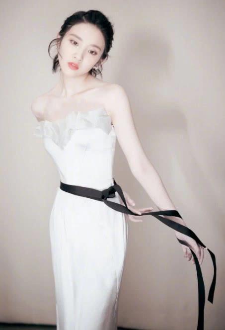 娱乐吃瓜女艺人官宣了吗,“官宣来袭!娱乐吃瓜女艺人恋情大揭秘!”